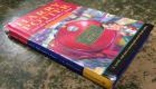 أول نسخة من "هاري بوتر وحجر الفيلسوف" للبيع بـ37 ألف دولار