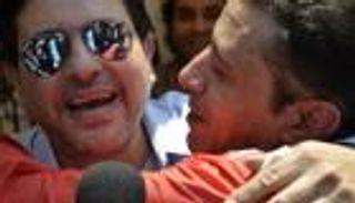 مصطفى كامل يواجه هاني شاكر في مصر