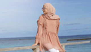 يهمّ الفتيات.. 8 نصائح لاختيار ملابس المصيف