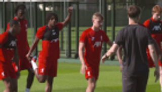 "موهبة الجزائر" يشارك في تحضيرات ليفربول للموسم الجديد