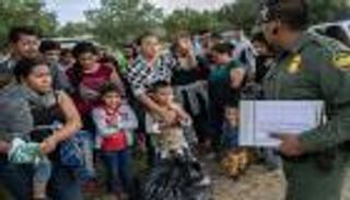 ترامب يعتزم فتح مراكز المهاجرين المكتظة أمام الصحفيين