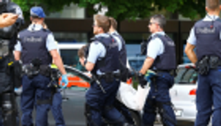 الشرطة السويسرية تفض اعتصاما لناشطين أمام بنك "كريدي سويس"