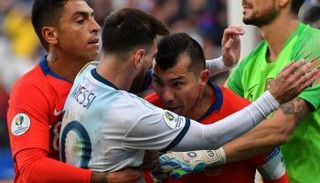 ليونيل ميسي وجاري ميديل