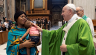 البابا فرنسيس في قداس من أجل المهاجرين: ضعفاء يواجهون أمواج البحر