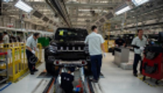 ارتفاع مبيعات السيارات في الصين لأول مرة منذ عام