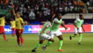 مهاجم نيجيريا يطلب دعم الجماهير المصرية