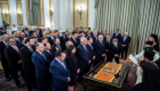 حكومة اليونان الجديدة تؤدي اليمين الدستورية