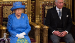 خبير يتوقع موعد تنازل ملكة بريطانيا عن العرش