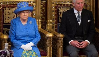 الملكة إليزابيث والأمير تشارلز