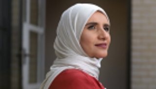 جوخة الحارثي.. عمانية تحلق في سماء الأدب العالمي