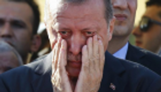 الاقتصاد التركي يواصل التدهور.. 59% انخفاضا في مبيعات السيارات الفارهة