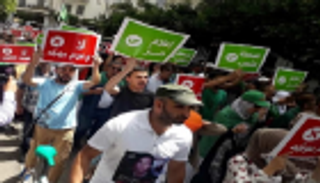 مظاهرة طلابية بالجزائر رفضا للحوار مع رموز بوتفليقة 