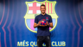 نيتو يوقع رسميا على عقد انتقاله لبرشلونة