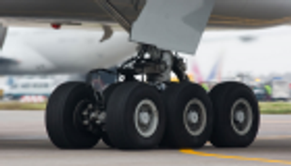 باب مستودع "يقتل" فنيّ طائرات في الهند