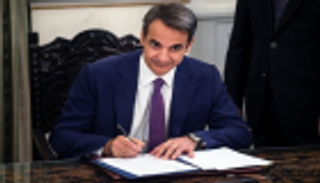 رئيس وزراء اليونان الجديد.. زعيم المحافظين يقلب عرش اليسار