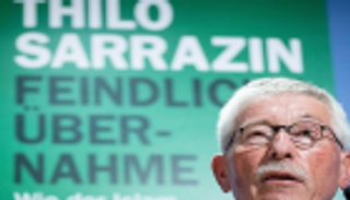 حزب بتحالف ميركل يطرد سياسيا معاديا للمسلمين 