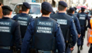 إصابة شرطيين في هجوم على مركز أمني بأثينا