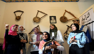 السمسمية".. قيثارة فرعونية يعزف عليها المصريون نغمات معاصرة