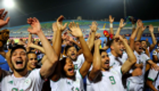 وزير الرياضة الجزائري يهنئ اللاعبين بعد إقصاء كوت ديفوار