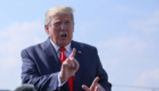 ترامب يصعد حربه على "التواصل الاجتماعي" في قمة البيت الأبيض