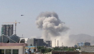 أدخنة متصاعدة جراء انفجار سابق في أفغانستان