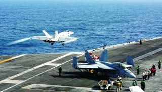 حاملة طائرات أمريكية 