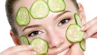 ماسك الخيار من أفضل وصفات نضارة البشرة خلال الصيف