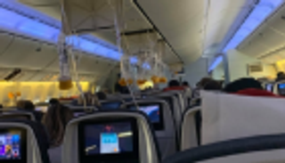 37 مصابا بطائرة في مطب هوائي