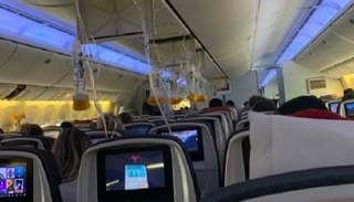 راكب قال إن الطائرة هوت نحو 100 قدم