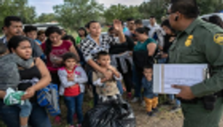 "أغلقوا معسكرات الاعتقال".. مظاهرات ضد مخيمات احتجاز المهاجرين بأمريكا