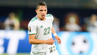 بن ناصر لاعب الجزائر