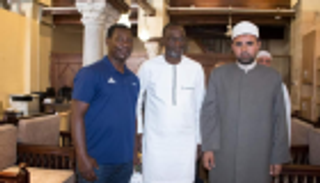 الحكم السابق كودجا يشهر إسلامه في مصر