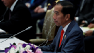 الرئيس الإندونيسي يتعهد بإصلاحات شاملة لجذب الاستثمارات الأجنبية