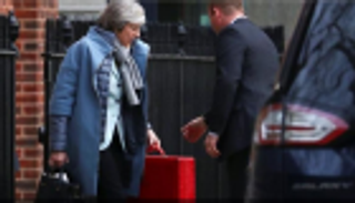 بلومبرج: "خليفة تيريزا ماي" يجمد خططا حكومية في بريطانيا