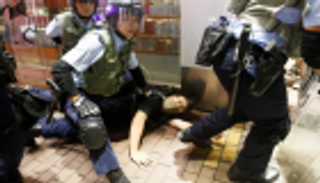 مواجهات إثر احتجاجات بهونج كونج ضد تجار من الصين