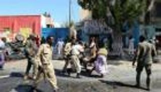 قتيل و8 إصابات في تفجيرين بالصومال