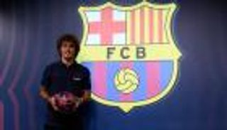 فيديوجراف.. جريزمان يتجاهل الجدل حول رحيله إلى برشلونة ويزور متجره