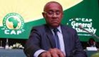 مسؤول سابق بالكاف يفتح النار على أحمد أحمد