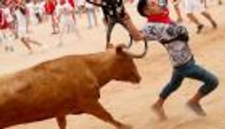 6 مصابين بآخر أيام مهرجان الثيران في إسبانيا