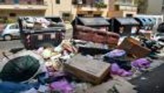 النفايات تغزو روما.. وتحذيرات من أزمة صحية