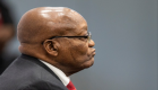 زوما يمثل أمام لجنة قضائية في اتهامات بالفساد ويشكو من اضطهاد