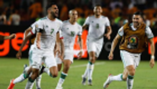 رياض محرز يحلم باللقب الأفريقي ويشيد بجوارديولا