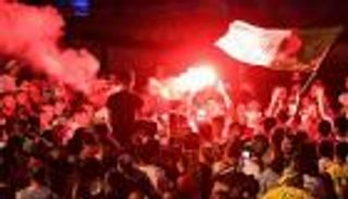 القبض على مشجعين جزائريين بسبب أعمال شغب في فرنسا 