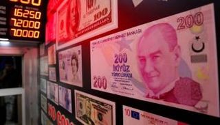 أزمة الليرة تضغط على الشركات والاقتصاد