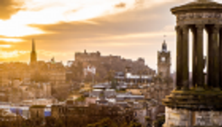 إدنبره.. اسكتلندا تجمع سياحة التاريخ والمستقبل على شاطئ واحد 