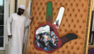 فنان إماراتي يهدي الشيخ محمد بن راشد 22 لوحة في عيد ميلاده