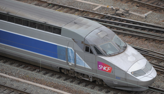 قطار يصدم سيارة في منطقة أفوني فال دور بفرنسا - أرشيفية