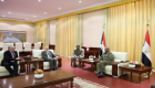 المبعوث الأمريكي للسودان يصف لقاءه بالبرهان بـ"المثمر"