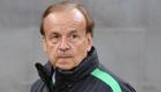 مدرب نيجيريا يفضل المركز الثالث على وصافة أمم أفريقيا