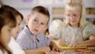 خبراء ألمان: الطفل الأوسط "مظلوم" من والديه